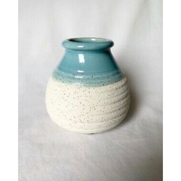 Rustic minimalist speckled egg small ceramic vase - Picture 8 of 12